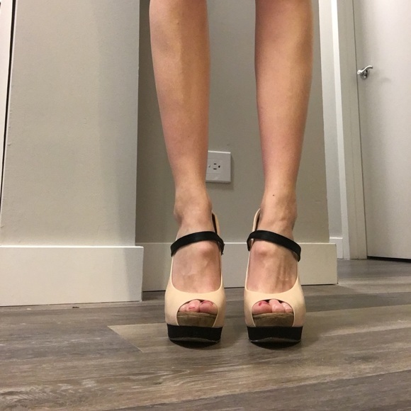 Jessica Simpson Platform Stiletto - Picture 3 of 8